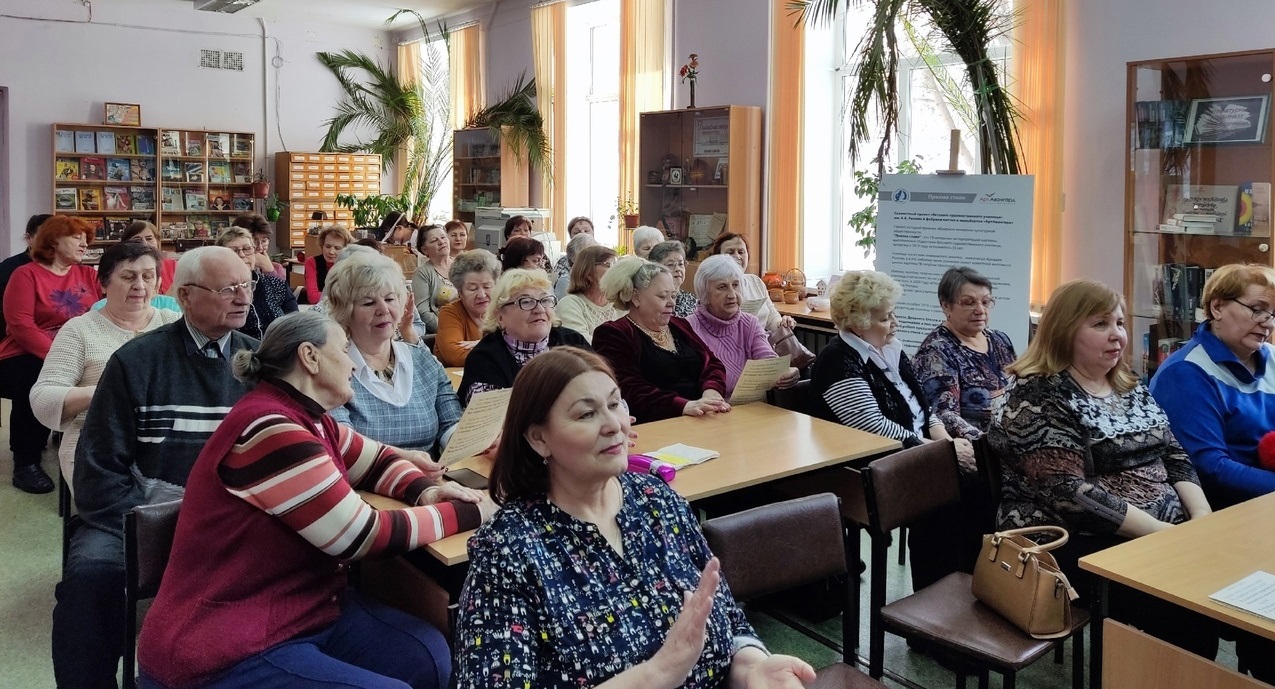 «И тот, кто с песней по жизни шагает…,».