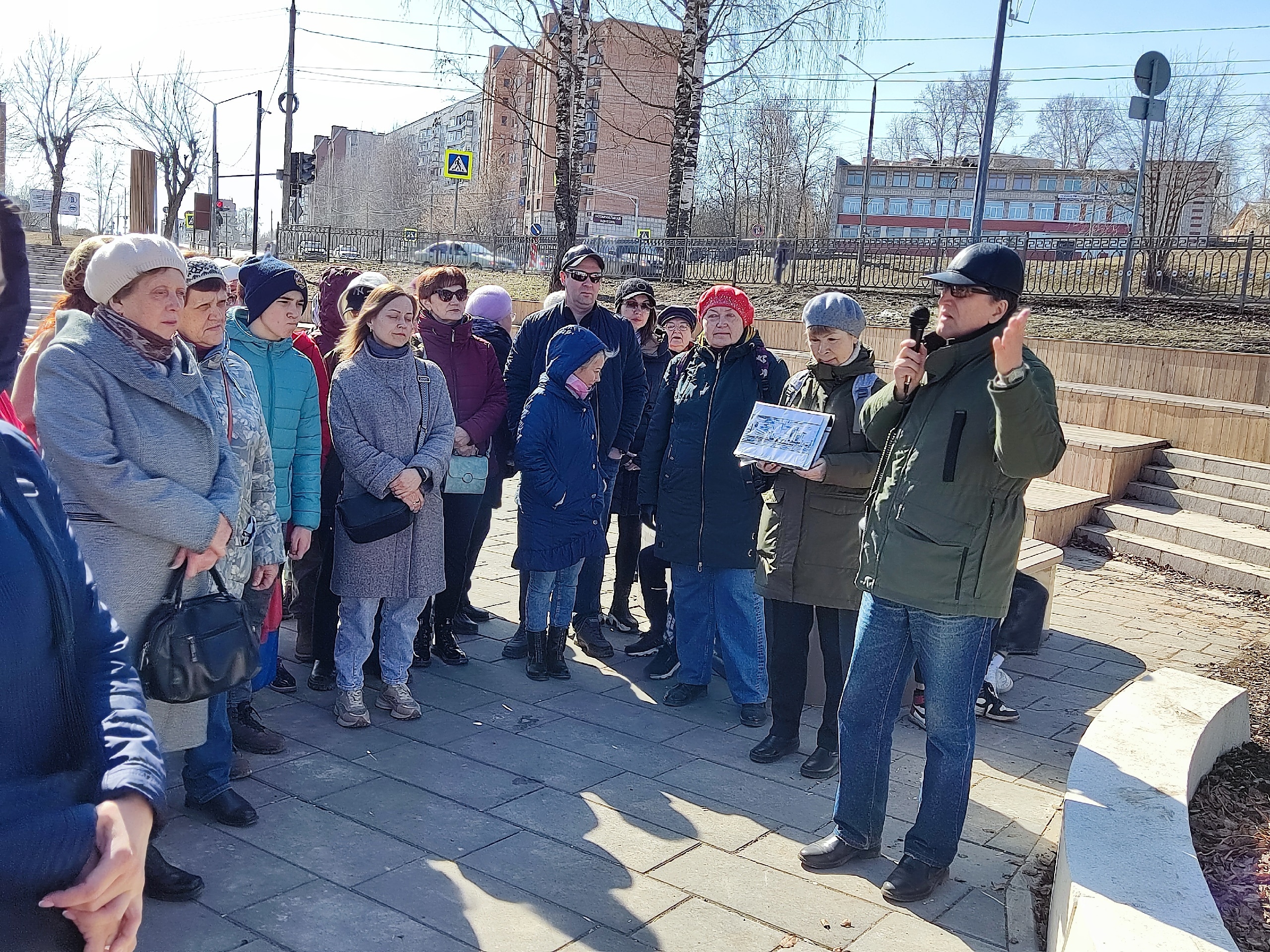 За информацией об истории города - в сквер &quot;Река времени&quot;.