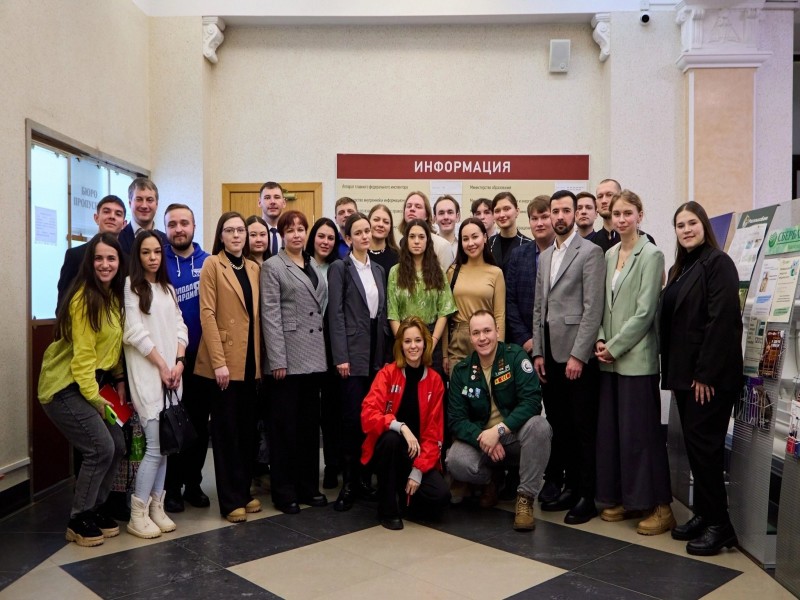 Председатель молодежного совета при главе города Кирово-Чепецка Атаханов Руслан принял участие в организационном собрании молодёжного совета при губернаторе .