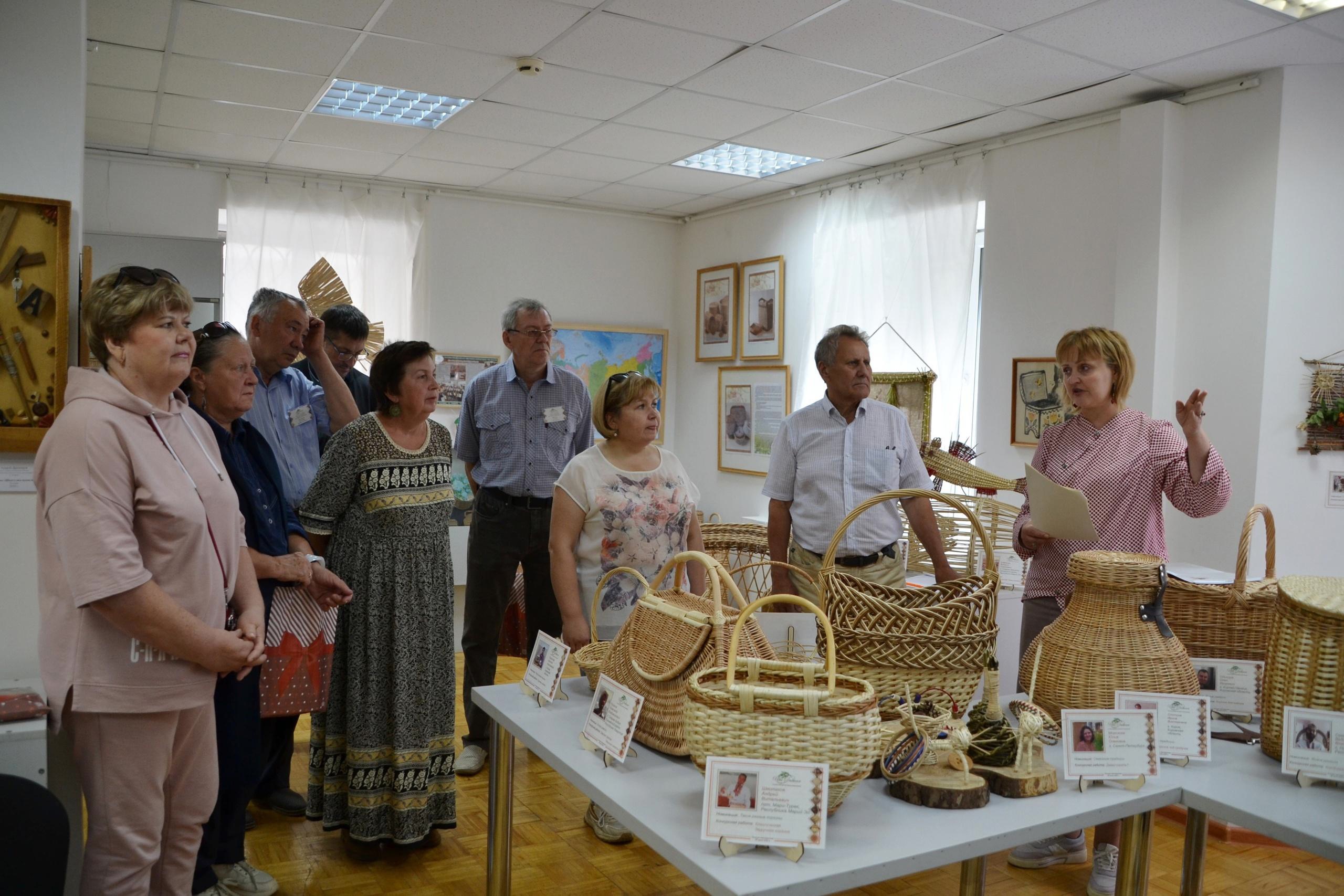 В мастерских ООО &quot;Азимут&quot; завершился второй конкурсный день IV Всероссийского фестиваля лозоплетения &quot;Ива-Дивная&quot;.