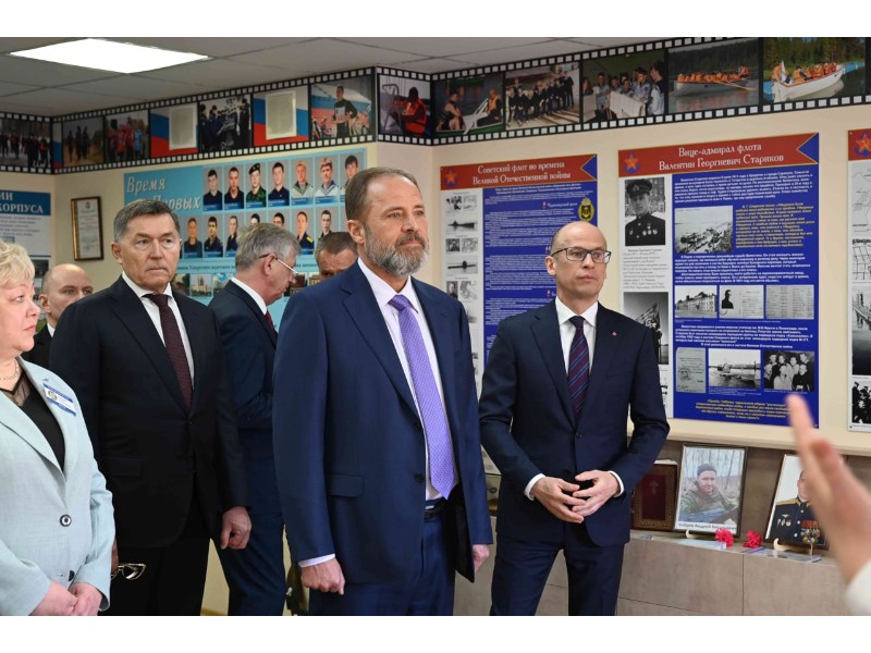Игорь Комаров посетил Удмуртский кадетский корпус ПФО.