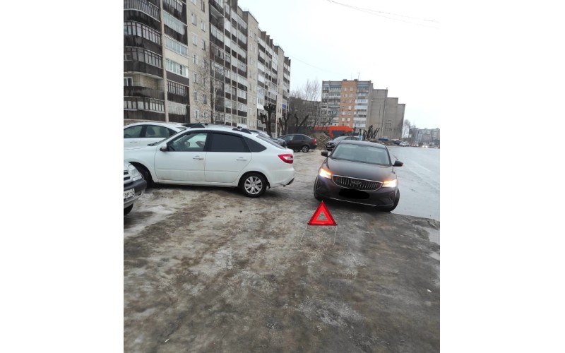 Госавтоинспекция Кирово-Чепецка рекомендует водителям быть внимательными при движении задним ходом.