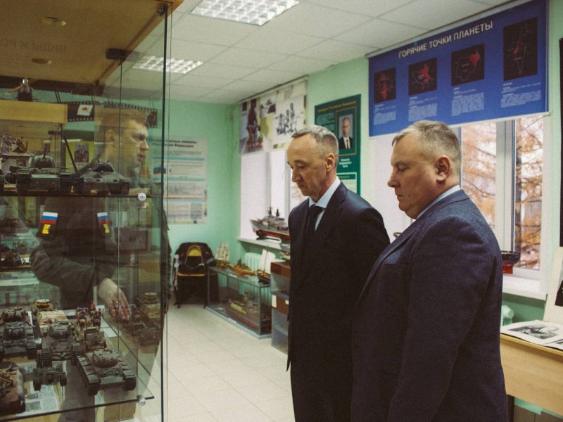 Участник программы «Время героев» Марат Сибаев познакомился с программами поддержки бойцов СВО в Кировской области.