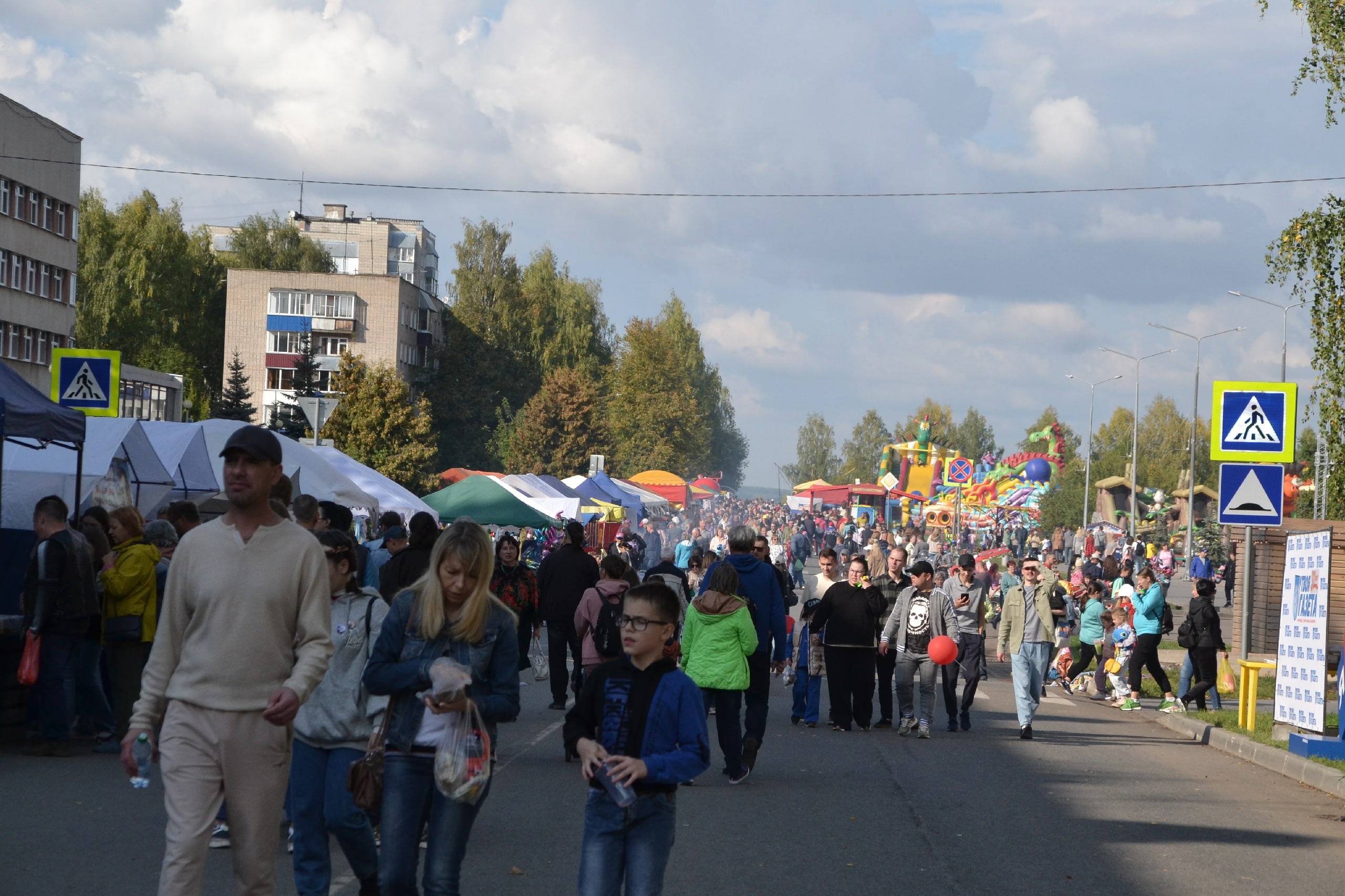 День города шагает по Первомайской.