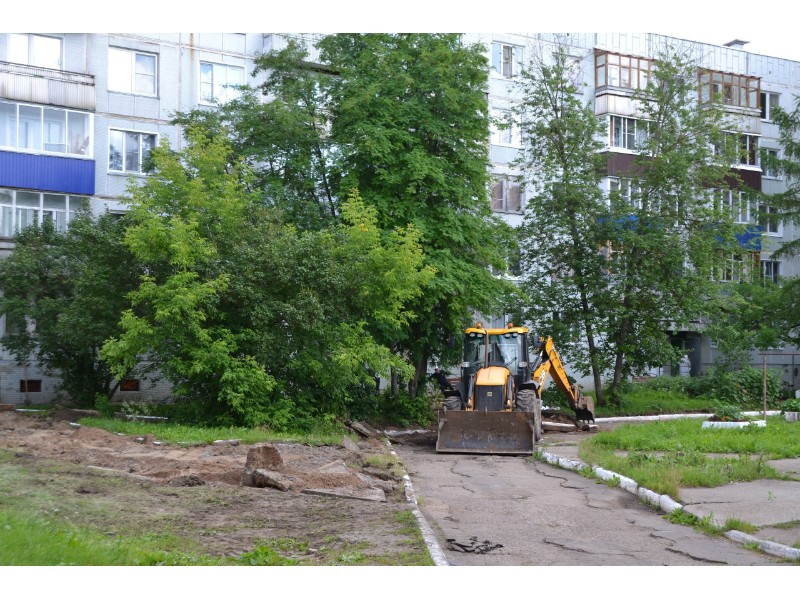 Подрядчик приступил к работам по благоустройству дворовых территорий домов № 8, 10/1, 16 по ул. Речная.