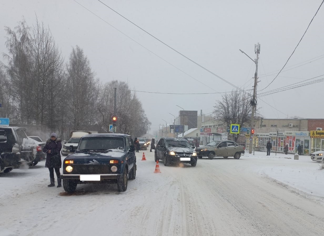 Госавтоинспекция рекомендует участникам дорожного движения соблюдать предельную осторожность в сложных погодных условиях.