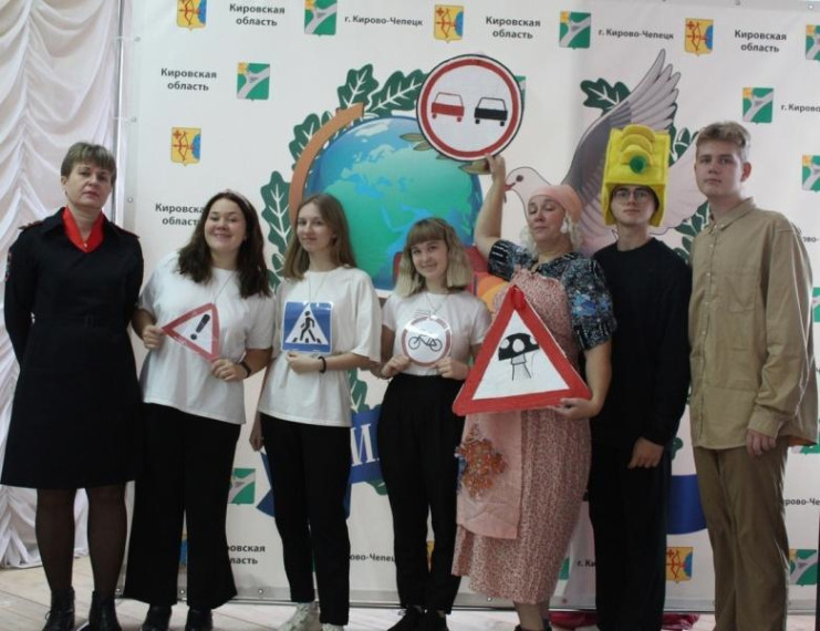 Кирово-Чепецкие первоклассники приняли участие в познавательно-игровой программе "Юный пешеход". Кирово-Чепецкие первоклассники приняли участие в познавательно-игровой программе "Юный пешеход".