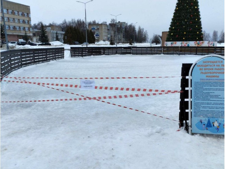 Каток в сквере "Река времени" временно закрыт в связи с оттепелью. Каток в сквере "Река времени" временно закрыт в связи с оттепелью.