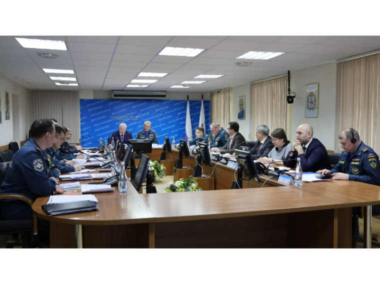 В Нижнем Новгороде обсудили готовность регионов ПФО к паводку и пожароопасному сезону. В Нижнем Новгороде обсудили готовность регионов ПФО к паводку и пожароопасному сезону.