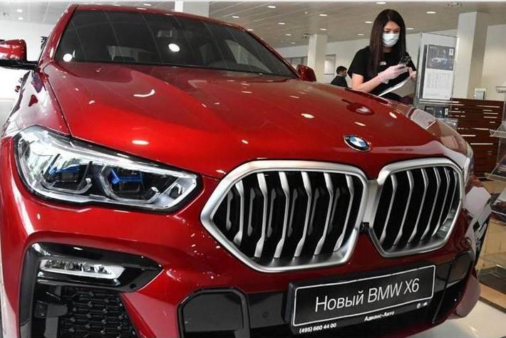 Владельцы дорогостоящих автомобилей уплачивают налог с повышающим коэффициентом. Владельцы дорогостоящих автомобилей уплачивают налог с повышающим коэффициентом.