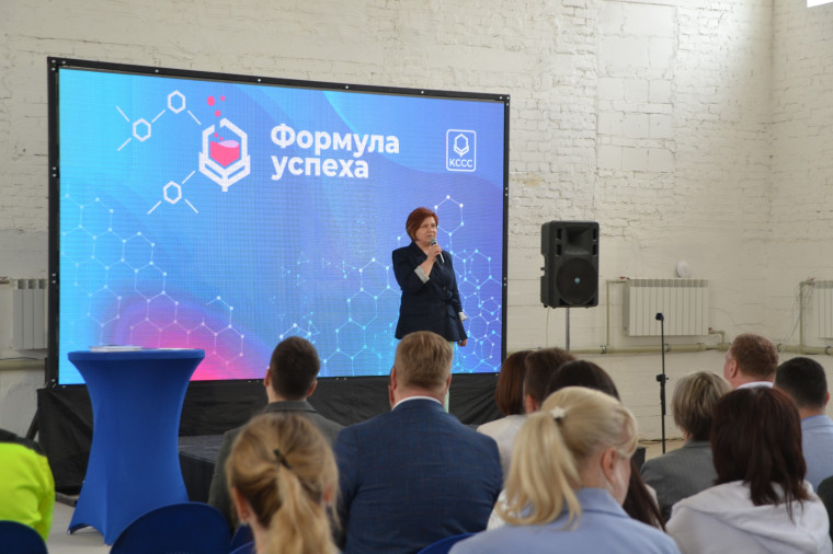Глава города Елена Савина поздравила коллектив «KCCC» group с Днем Химика. Глава города Елена Савина поздравила коллектив «KCCC» group с Днем Химика.