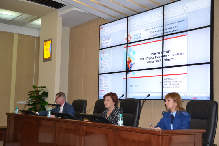 Депутаты заслушали информацию о занятости населения, охране правопорядка и работе администрации. Депутаты заслушали информацию о занятости населения, охране правопорядка и работе администрации.