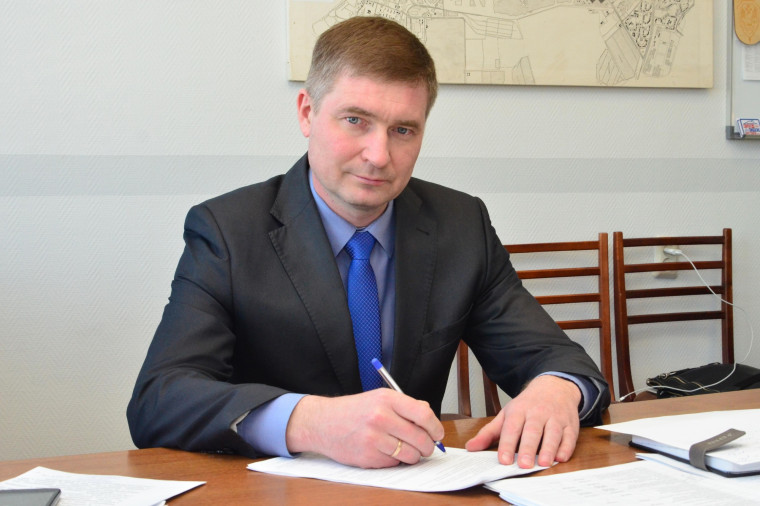 Первый заместитель главы администрации Кирово-Чепецка покидает свой пост. Первый заместитель главы администрации Кирово-Чепецка покидает свой пост.