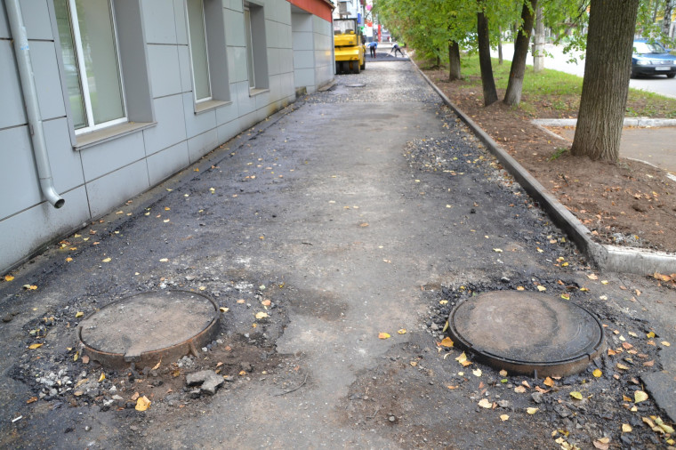  На проспекте Кирова завершается ремонт тротуара.